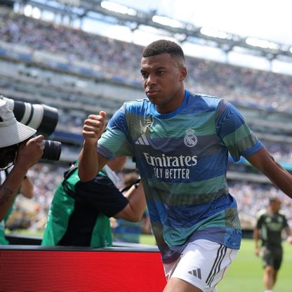 لماذا تأجل انطلاق لقاء ريال مدريد وسان جيرمان؟