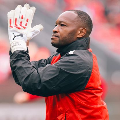 الفرنسي مانداندا يعلّق القفاز وينهي مسيرته في سن الأربعين