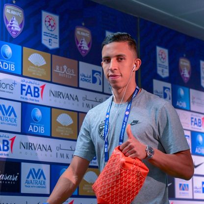 فيديو.. إصابة في الرأس تُفقد رحيمي الوعي بملعب العين