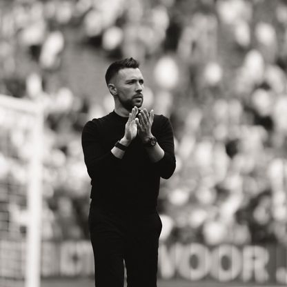 فارق نقطة والانهيار وراء رحيل المدرب فاريولي عن قيادة أياكس