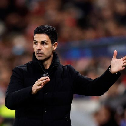 أرتيتا قبل مواجهة أرسنال وسندرلاند: تشاكا جعلني مدرباً أفضل