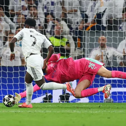 ركلة جزاء لاعب ريال مدريد فينيسيوس جونيور أمام حارس مانشستر سيتي جيانلويجي دوناروما في مباراة ذهاب دور 16 لدوري أبطال أوروبا  - 11 مارس 2026