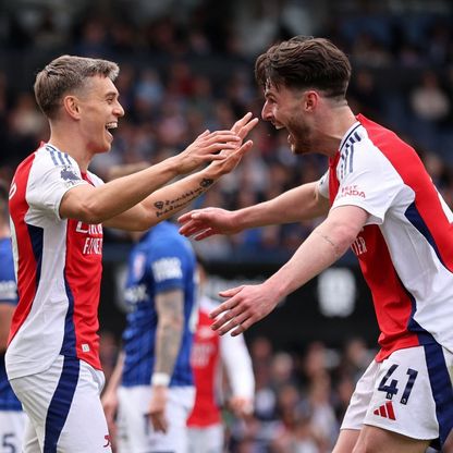 أرسنال يؤجل تتويج ليفربول بالدوري.. ويضع إبسويتش على حافة الهبوط