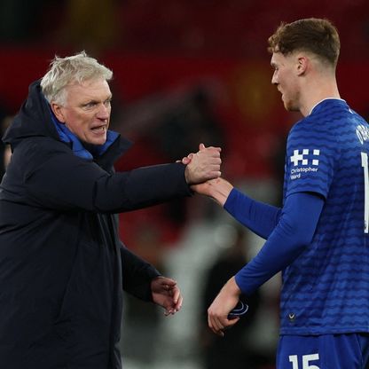 "غاي" يعتذر بعد صفع زميله.. وتعقيب "غريب" من مويس مدرب إيفرتون