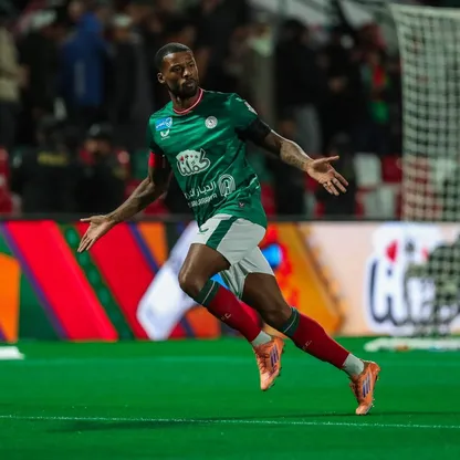 جورجينيو فينالدم لاعب الاتفاق يحتفل بهدفه في مرمى النصر في الدوري السعودي - 30 ديسمبر 2025