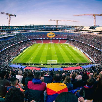 برشلونة يعود إلى معقله "كامب نو" بعد "ماراثون" دام 42 يوماً