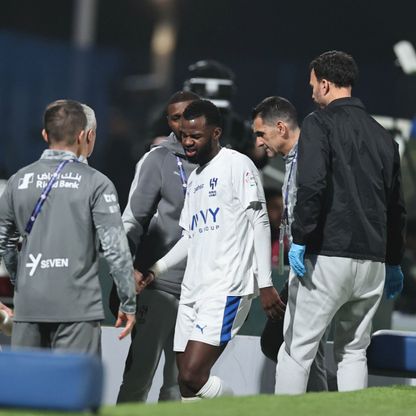 شاهد.. فرصة لبنزيما وإصابة تمبكتي في شوط أول سلبي بين الفتح والهلال