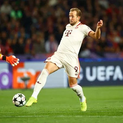 هاري كين في مواجهة إينياكي بينيا خلال مباراة بين بايرن ميونيخ وبرشلونة في دوري أبطال أوروبا - 23 أكتوبر 2024