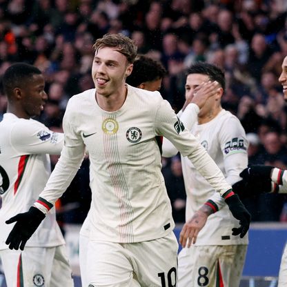 شاهد.. تشيلسي يواصل الضغط على مانشستر يونايتد بثلاثية بالمر