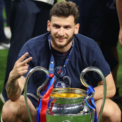 كفاراتسخيليا أفضل لاعب في دوري أبطال أوروبا وسيطرة باريسية على التشكيلة المثالية