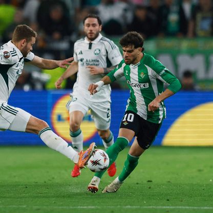 برشلونة يفاضل بين جناح مغربي متألّق و"حلم مستحيل" في ألمانيا