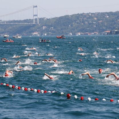 البحث عن سباح روسي مفقود في سباق البوسفور في تركيا