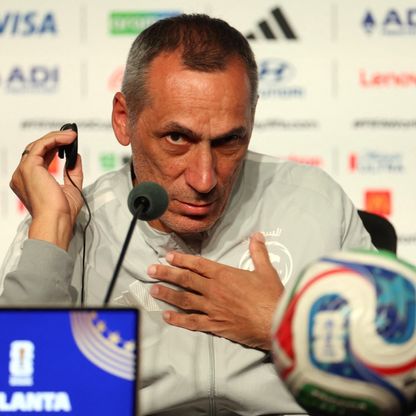 دونيس واثق في نجاحه مع المنتخب السعودي ويحذر وسائل الإعلام