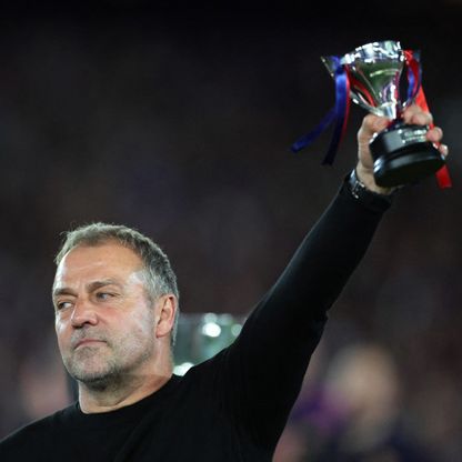 هانزي فليك يهدد عرش غوارديولا في برشلونة بأرقام قياسية
