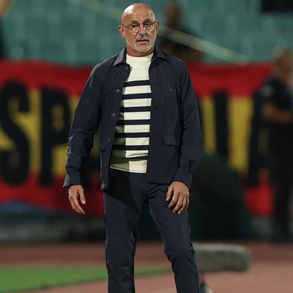 دي لا فوينتي غير مهتم بانتقادات فليك بشأن لامين يامال