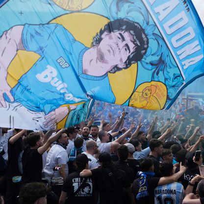 حمّى "اللقب الرابع" تجتاح نابولي قبل حسم المعركة مع إنتر