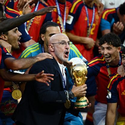 لماذا انتقد دي لا فوينتي نادي برشلونة بعد الفوز بكأس العالم؟