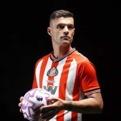 سندرلاند يُعيد غرانيت تشاكا إلى الدوري الإنجليزي الممتاز