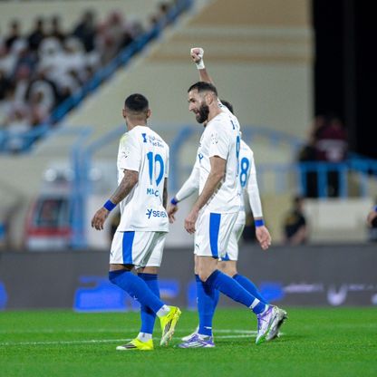 شاهد.. ثلاثية خيالية لبنزيما في بداية مشواره مع الهلال على حساب الأخدود