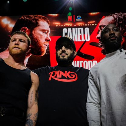 تركي آل الشيخ يتوقّع "أحد أعظم النزالات" بين كانيلو وكروفورد