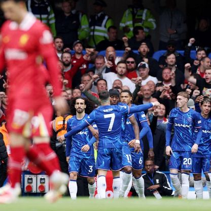 تشيلسي يُعكر تتويج ليفربول بهزيمته بعد أول ممر شرفي