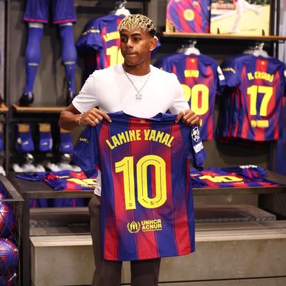 يامال: مساري مختلف عن ميسي في برشلونة وجدتي سر نجاحي