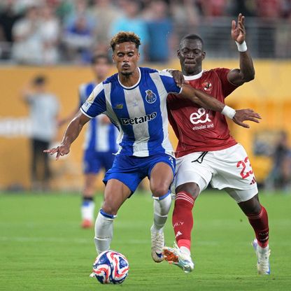 لاعب الأهلي المصري "يجهش بالبكاء" بعد عرقلة انتقاله إلى فالنسيا