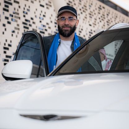 رسالة 10 ثوانٍ من بنزيما لمشجعي الهلال.. ورقم غريب للقميص