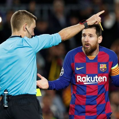 ذكريات سيئة.. حكم لقاء أتلتيكو مدريد لا يبشر برشلونة بـ"ريمونتادا"