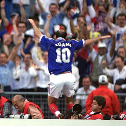 جدل مستمر.. لماذا حرم زيدان من العلامة الكاملة بعد نهائي مونديال 1998؟