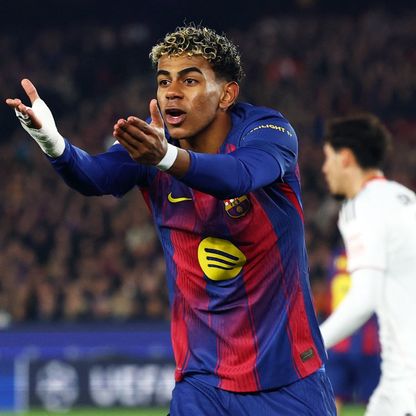 فليك يحتوي غضب لامين يامال بعد تغييره أمام فرانكفورت في أبطال أوروبا