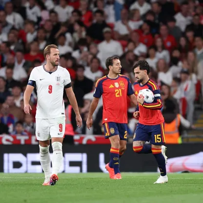 اليكس بايينا يحتفل بهدفه أمام هاري كين في لقاء إسبانيا وإنجلترا بدوري الأمم الأوروبية - 26 سبتمبر 2026