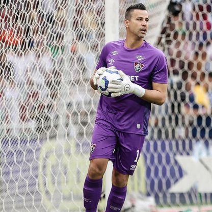 حارس فلومينينسي يعادل رقم شيلتون التاريخي في عدد المباريات الرسمية