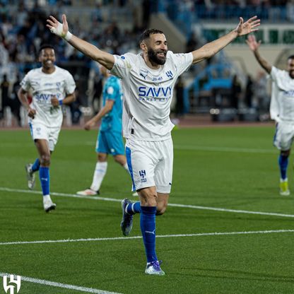 هل يدخل كريم بنزيما تاريخ الهلال بهاتريك جديد أمام الاتفاق؟