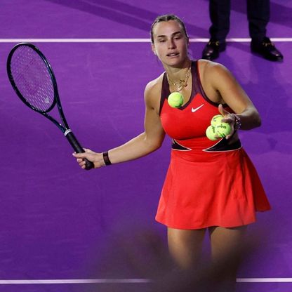 سابالينكا تواجه كيريوس في مباراة "معركة الجنسين" للتنس بدبي