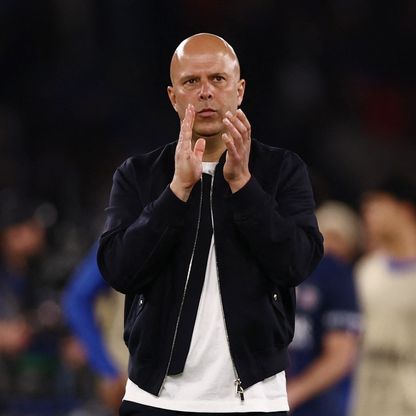 ليفربول يحسم مستقبل آرني سلوت ويضع شروطاً صارمة