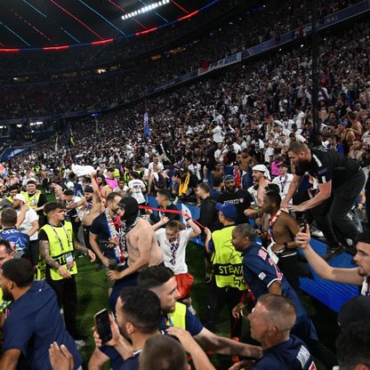 يويفا يعاقب سان جيرمان لسوء سلوك جماهيره بنهائي دوري الأبطال