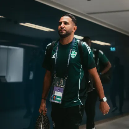 وصول قائد الأهلي رياض محرز إلى ملعب "الإنماء" قبل مباراة الشارقة - 24 نوفمبر 2025