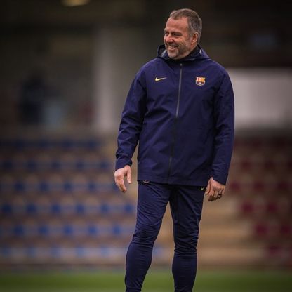 فليك يجهل مستقبل ليفاندوفسكي مع برشلونة ويمتدح "تغير" لامين يامال