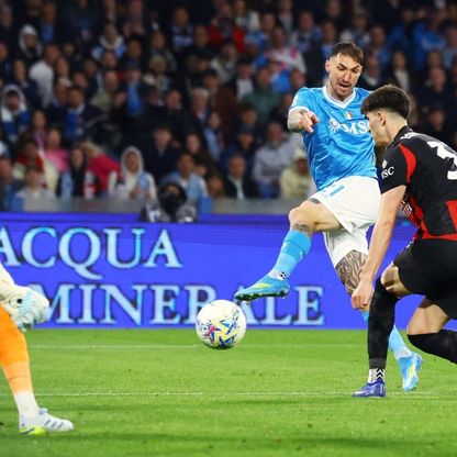 شاهد.. بوليتانو يقود نابولي لإسقاط ميلان والانفراد بالمركز الثاني