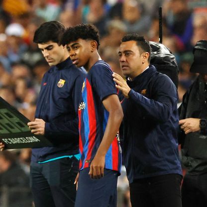 تشافي: فليك بنى على إرثي في برشلونة وربما أدرب البرازيل