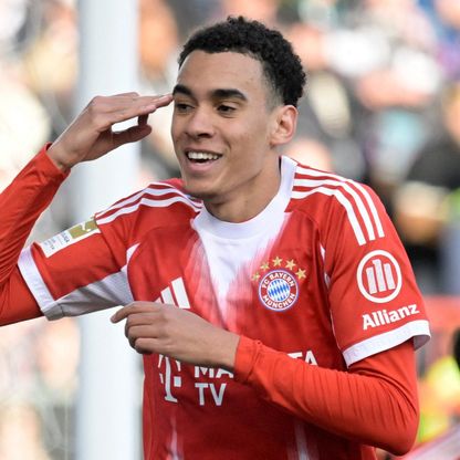 كومباني يحذر خصوم بايرن ميونيخ من عودة "الساحر" جمال موسيالا