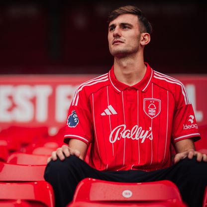 نابولي يعير لورينزو لوكا إلى نوتنغهام فورست