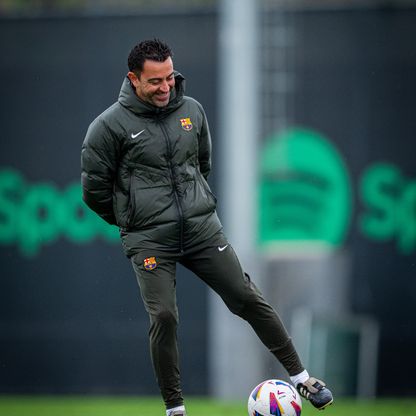 تشافي يدعم منافس لابورتا في انتخابات برشلونة