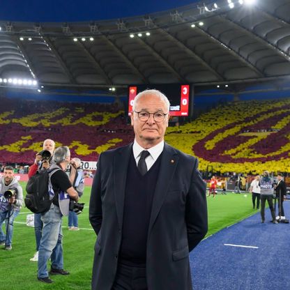 رانييري مدرب روما يطلب مساعدة الجماهير للمرة الأخيرة