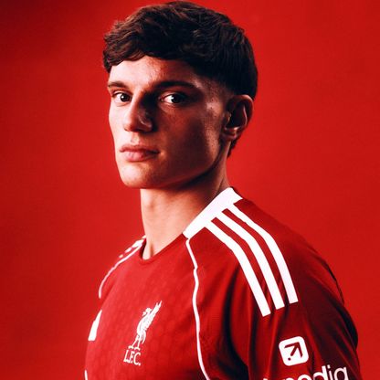 ليفربول يتعاقد مع الإيطالي ليوني "خليفة فان دايك"