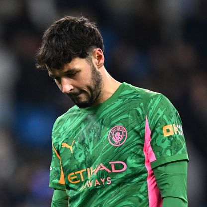 يشعر بالخيانة؟.. حارس مانشستر سيتي يثير أزمة لبيب غوارديولا