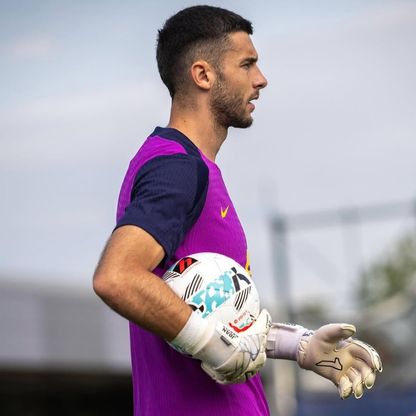 هل يحاول الحارس جوان غارسيا استفزاز تير شتيغن بهذا التصرف؟