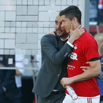 ليفاندوفسكي يكشف درساً لا يُنسى من غوارديولا ومستقبله مع برشلونة