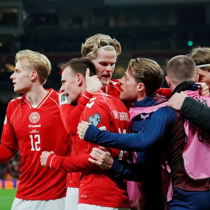 لاعبو الدنمارك يحتفلون بهدف كريستيان نورغارد في مرمى مقدونيا الشمالية في تصفيات كأس العالم - 26 مارس 2026